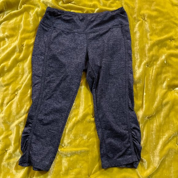 Dark charcoal heathered gray workout 3/4 Leggings - Picture 2 of 4